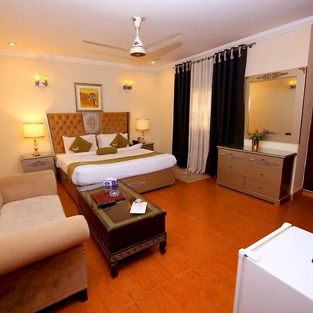 Premier Inn Grand Gulberg لاهور المظهر الخارجي الصورة