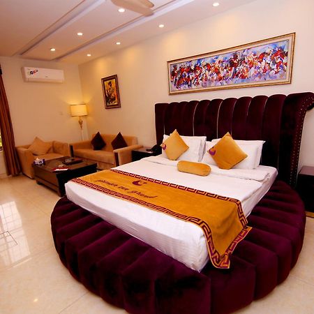 Premier Inn Grand Gulberg لاهور المظهر الخارجي الصورة