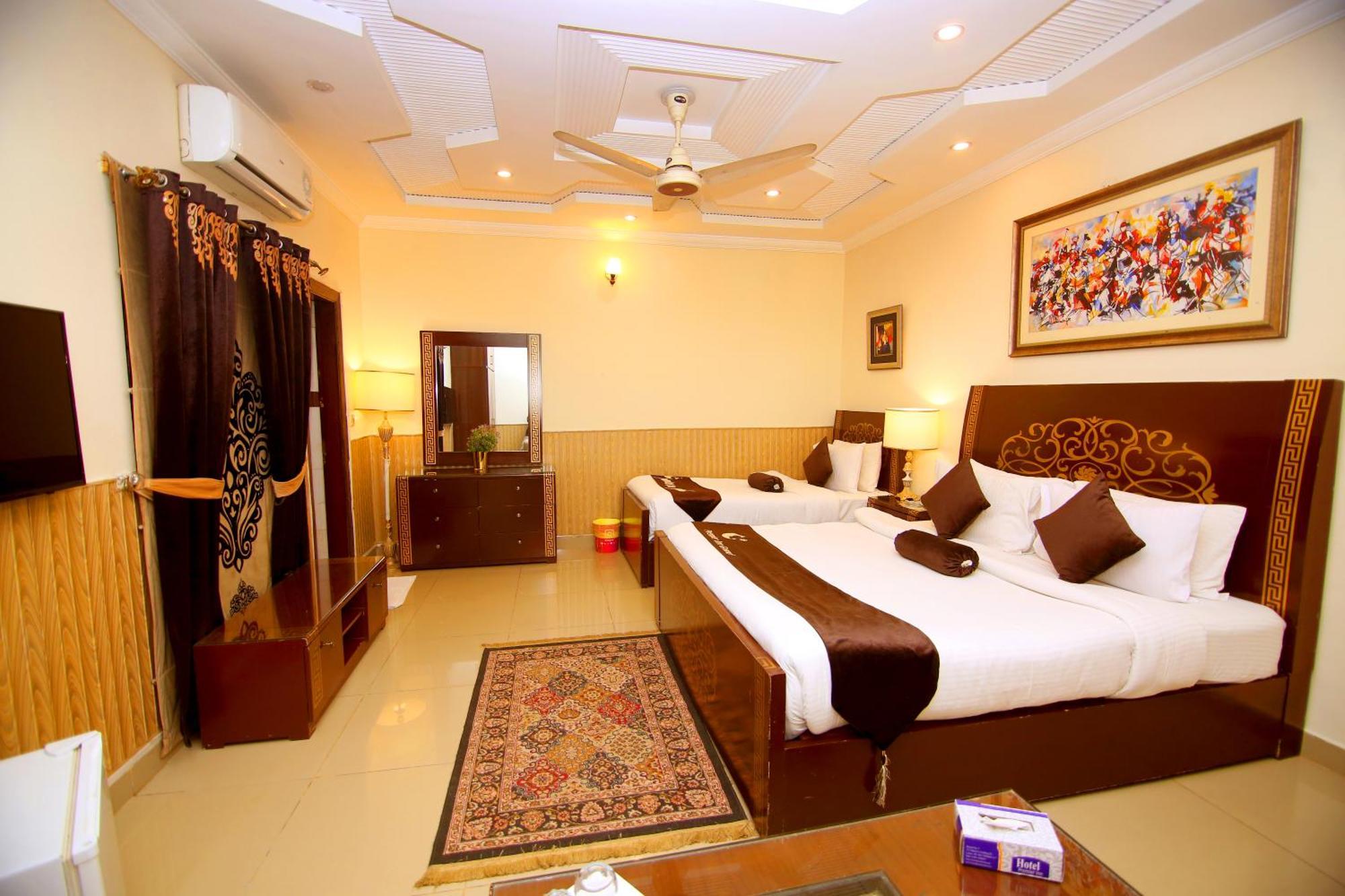 Premier Inn Grand Gulberg لاهور المظهر الخارجي الصورة