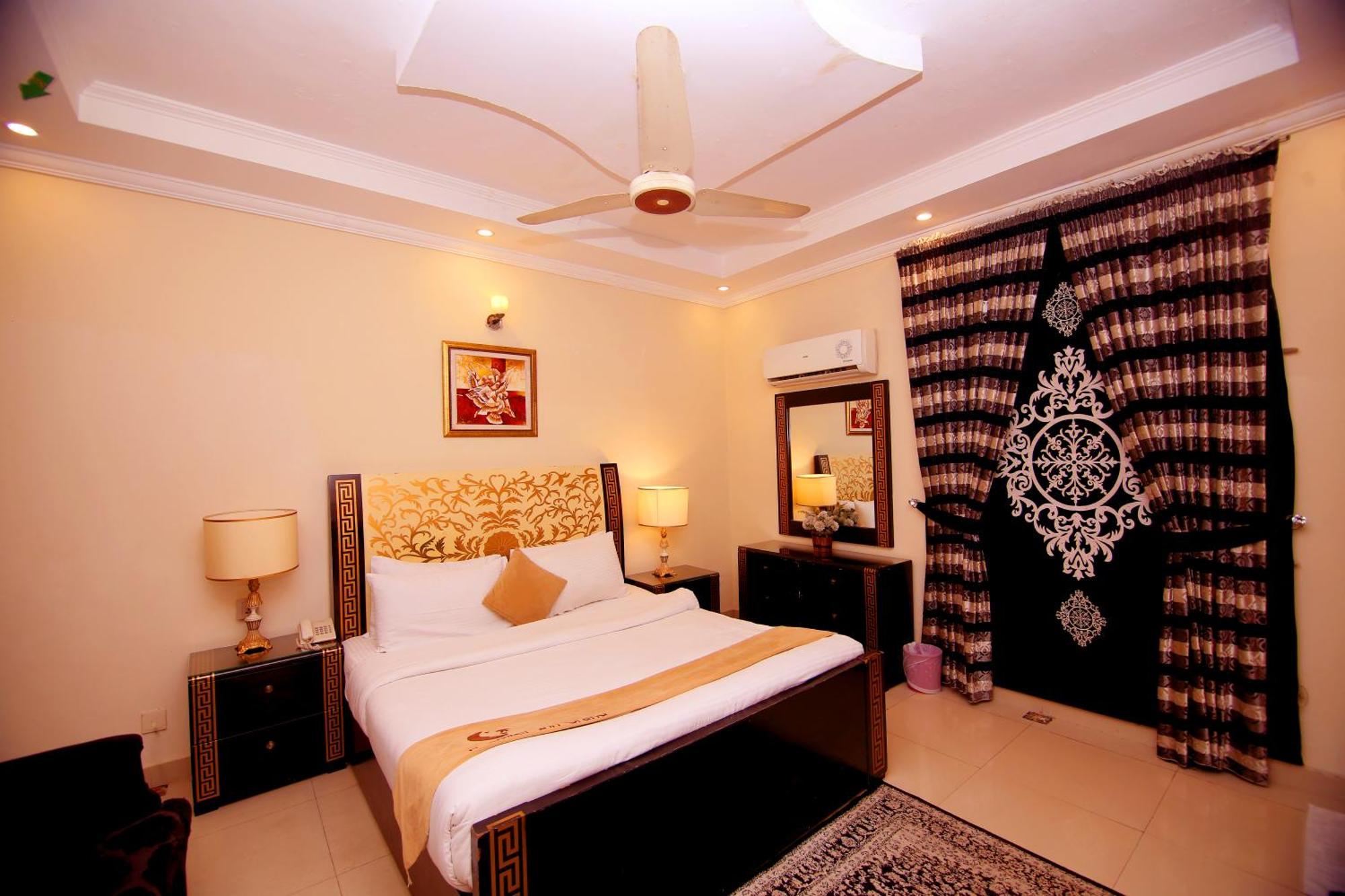 Premier Inn Grand Gulberg لاهور المظهر الخارجي الصورة